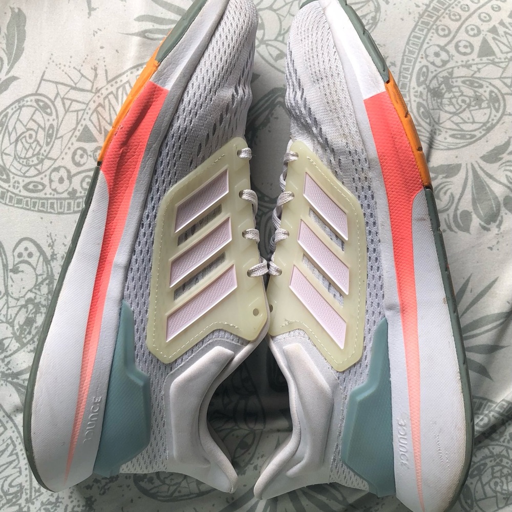 ADIDAS BOUNCE PERFORMANCE
EQ21 RUN RUNNING SHOES SIZE 8
